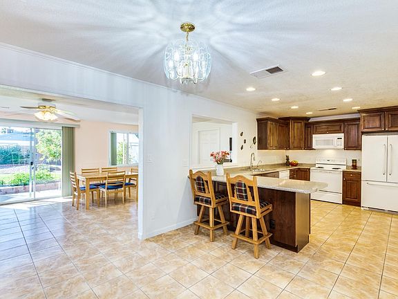 5th image of 2909 E Juanita Ave