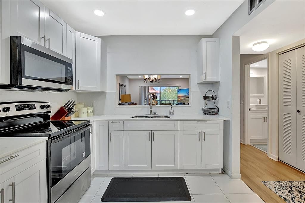 1200 SW 124th Ter #404 O