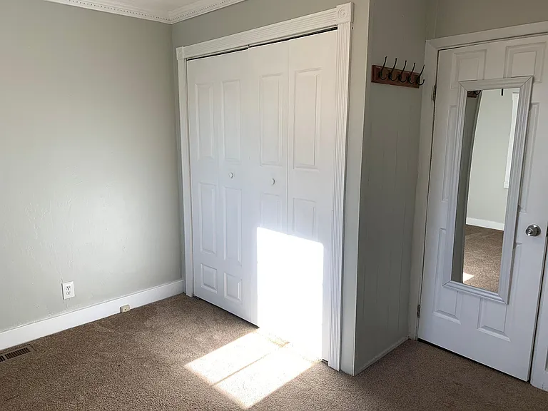 1615 Elm St — Photo 13