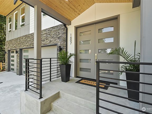 4th image of 1607 W Lake Sammamish Parkway SE