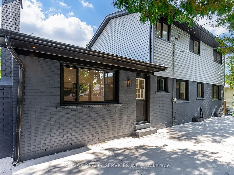 5133 Cherryhill Cres — Photo 35