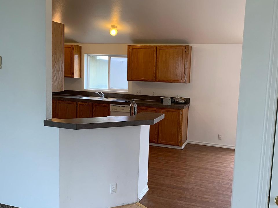 1st image of 1907 E Parkview Blvd