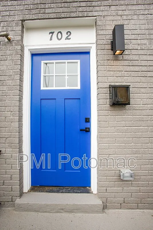 2 bed, 1.0 bath, 800 sqft, $2,500 — Photo 2