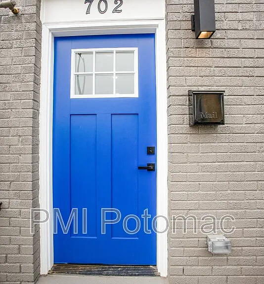 702 19th St NE — Photo 2