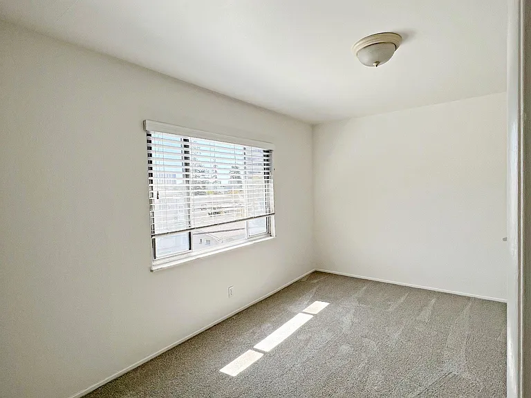 Capri Apartments — Photo 13