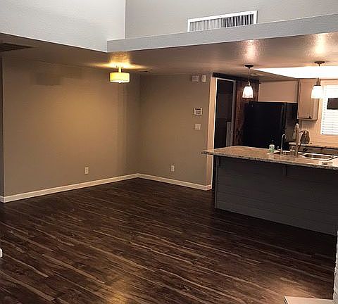 Dining area & and counter