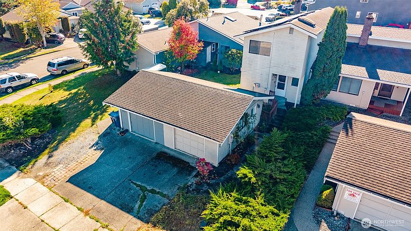 2nd image of 2218 E Fulton Street