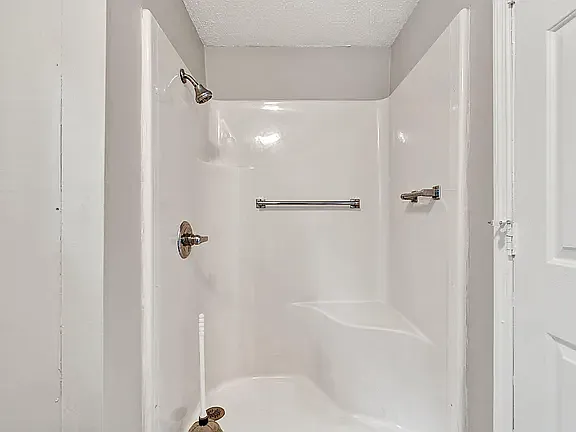 8633 Hilltop Dr — Photo 3