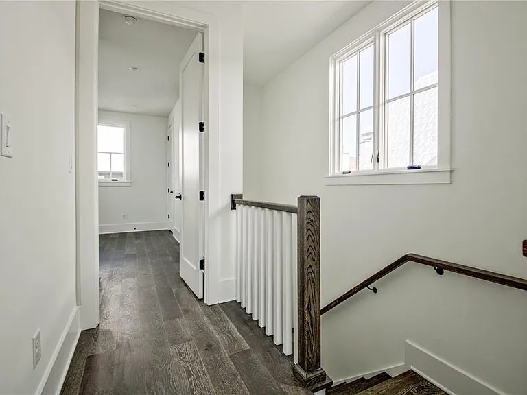 135 Carlyle Ln — Photo 13