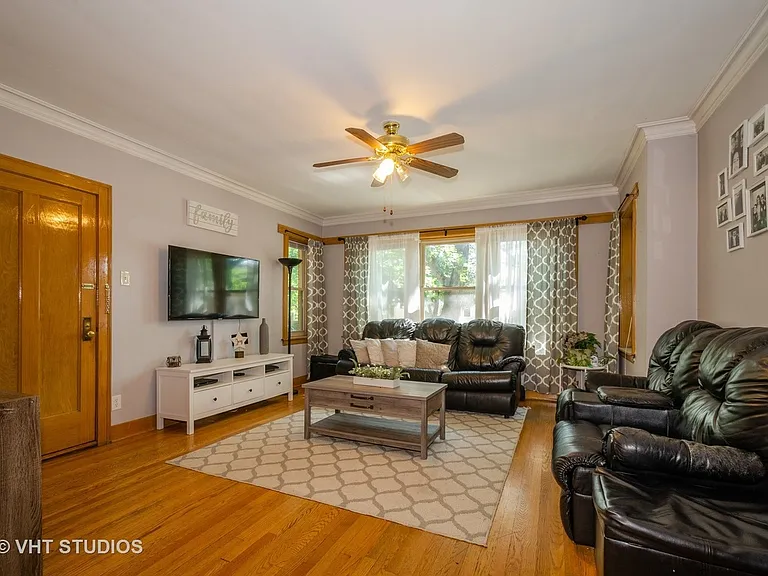 5540 N Austin Ave #2 — Photo 8