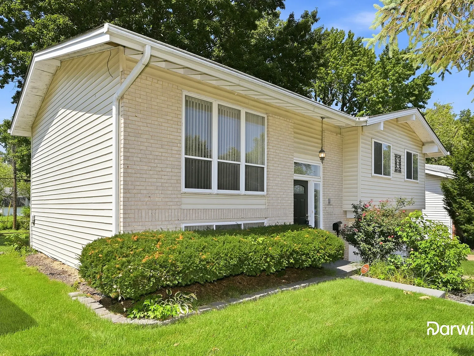 3 bed, 2.5 bath, 1096 sqft, $1,775 — Photo 2