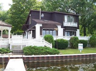 9915 E Colby Rd, Crystal, MI 48818