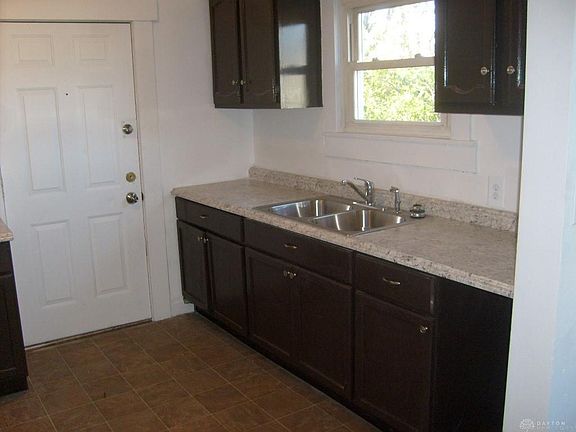 4th image of 2427 Revere Ave