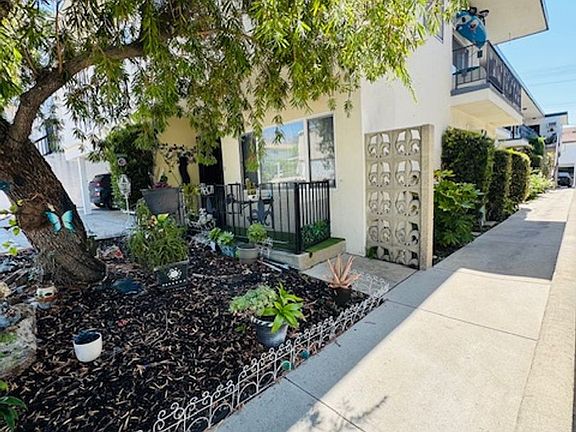 3rd image of 634 E Tujunga Ave #34H