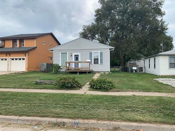 2nd image of 1310 E Ave