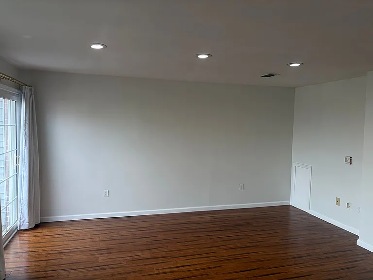 421 Wendover Dr #126B — Photo 11