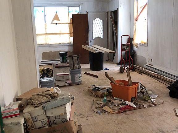 4th image of 933 E Pine St