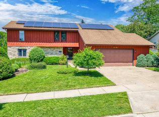 1334 W Cloverdale Dr, Appleton, WI 54914