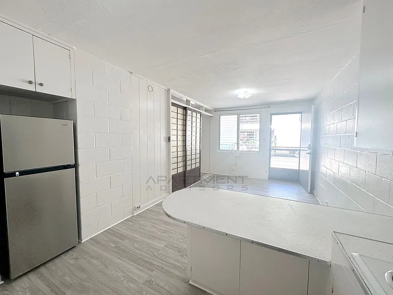 1313 Rycroft St — Photo 4