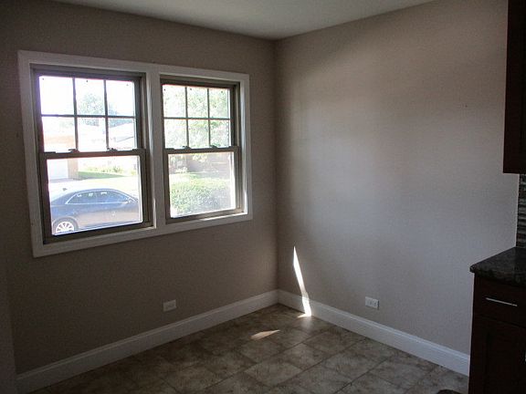 3rd image of 604 E 164th Pl