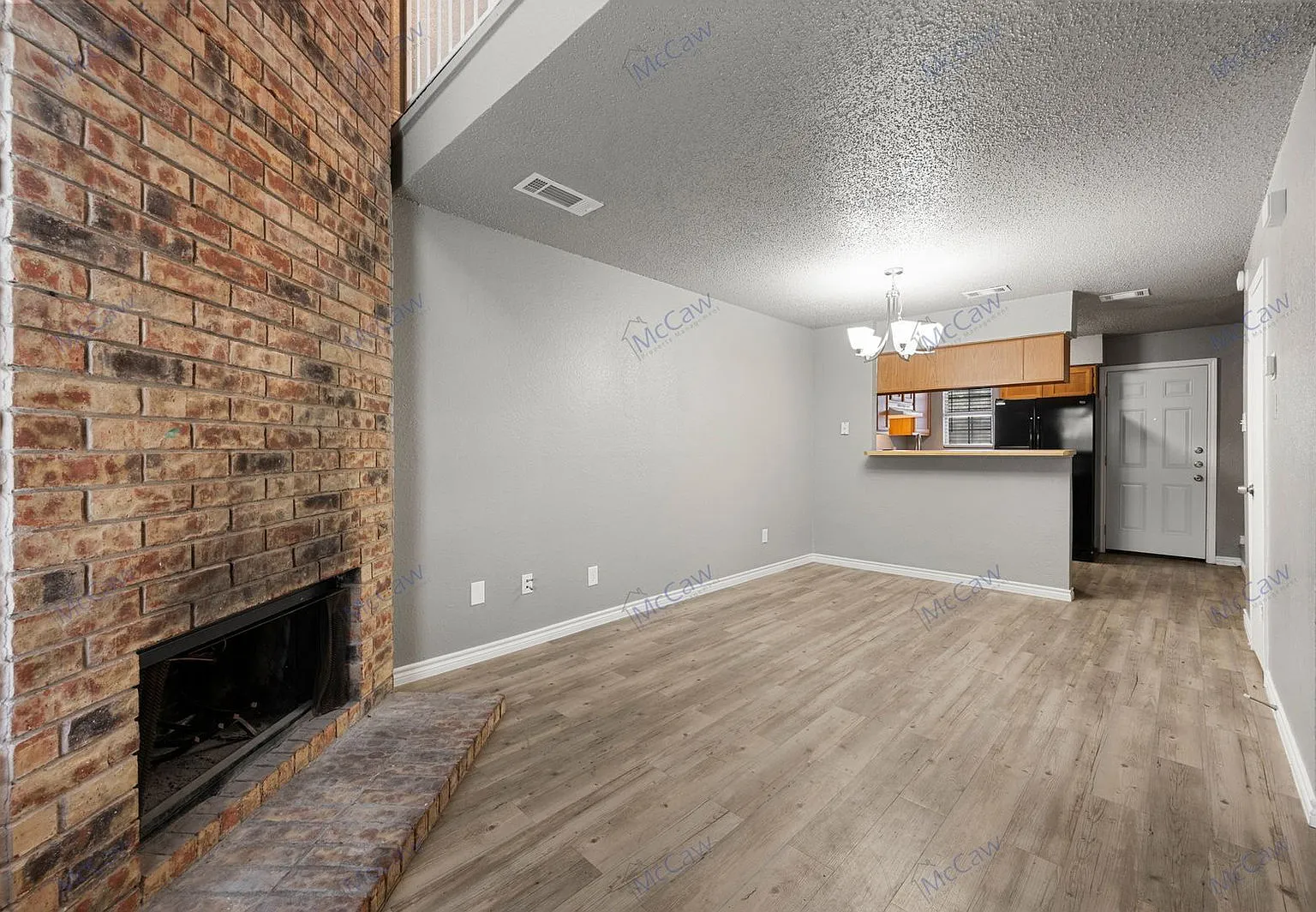 1 bed, 1.5 bath, 870 sqft, $1,100 — Photo 2