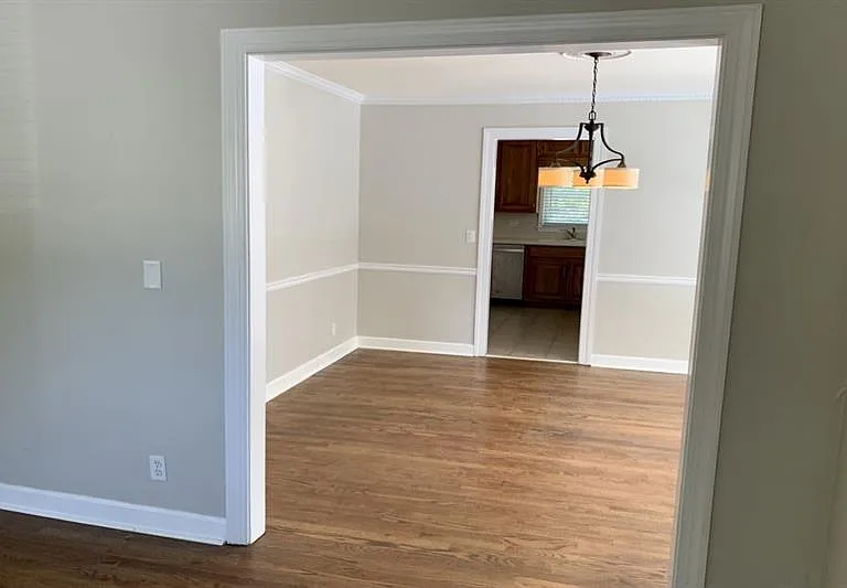 831 Clairemont Ave — Photo 7