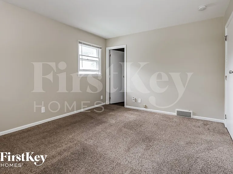 876 N Commonwealth Ave — Photo 11