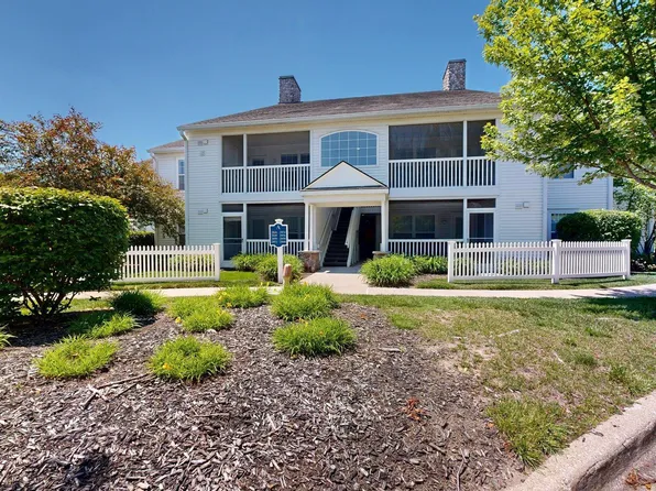 2854 S Knightsbridge Cir, Ann Arbor, MI 48105