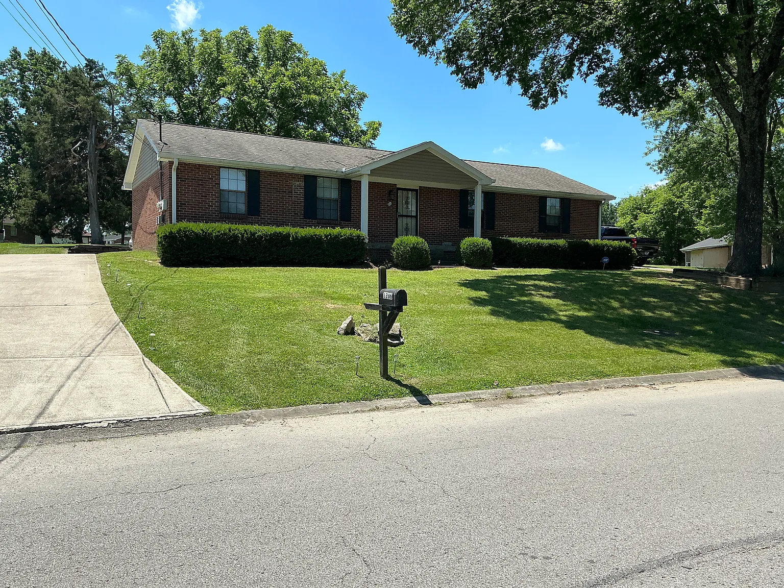 2 bed, 800 sqft, $1,400 — Photo 2