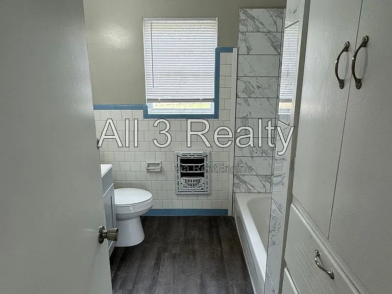 990 Parkwood Dr — Photo 16