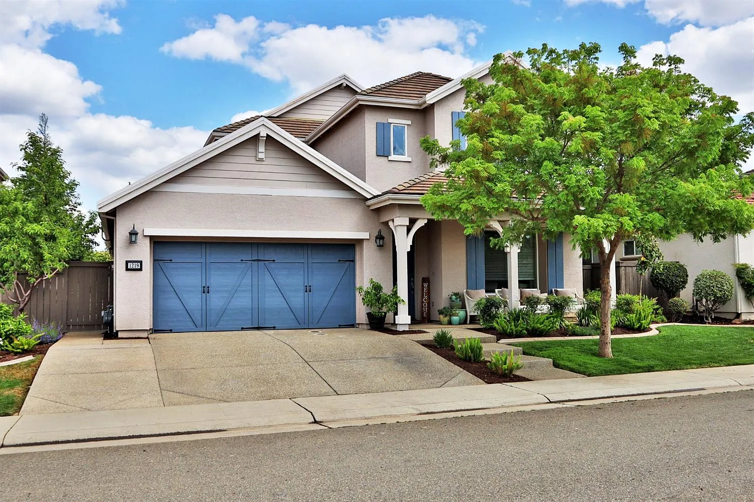1219 Tiverton Ln photo 1