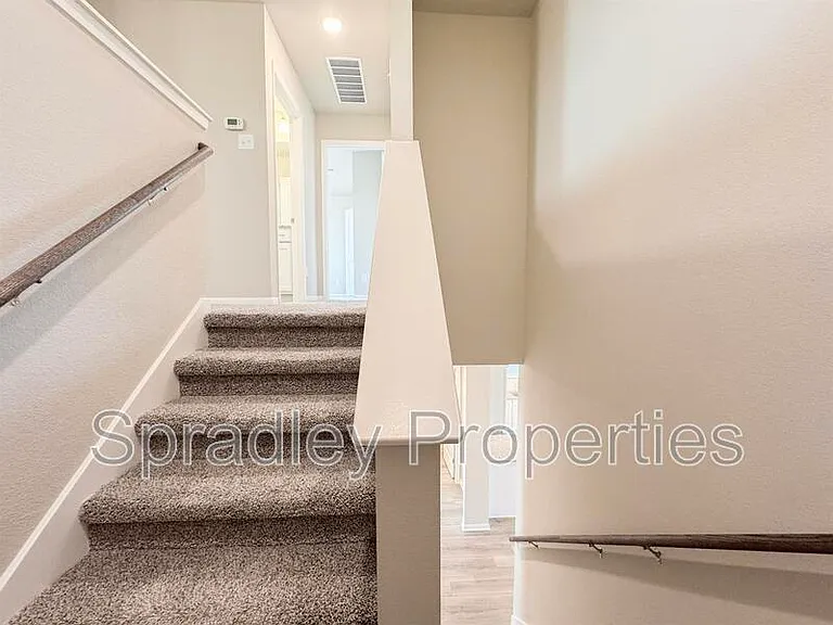 2716 Fox River Dr — Photo 21