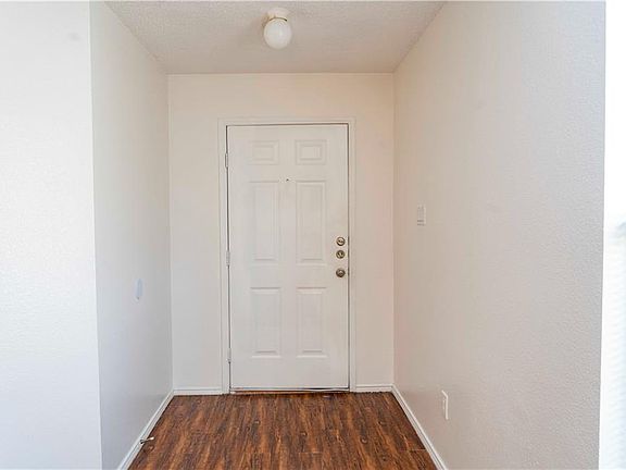3rd image of 2925 Meadowlark Dr