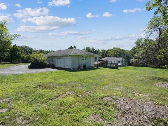4th image of 58 Shrewsbury Dr