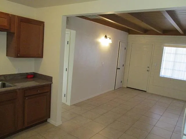 2 bed, 800 sqft, $1,100 — Photo 2