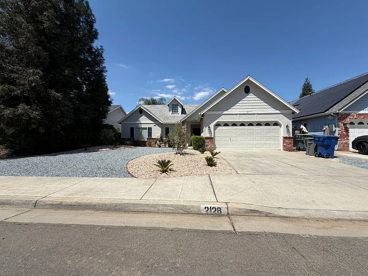 Building Photo - 2128 E Saint Andrew Dr