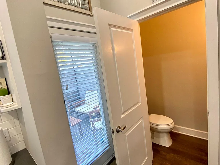 661 N Alexander St — Photo 9