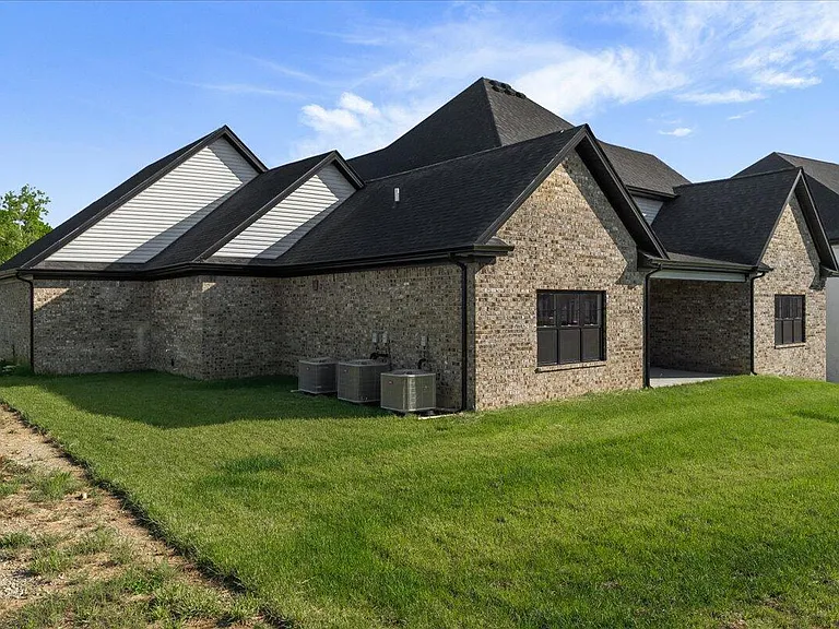413 Weston Park — Photo 36