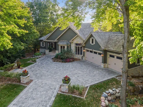 8673 Sherwood Blf, Eden Prairie, MN 55347
