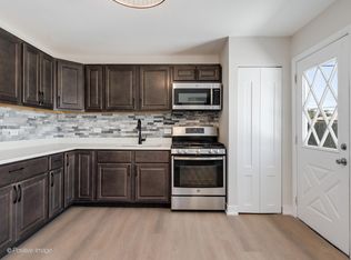 512 Glen Ave, Romeoville, IL 60446