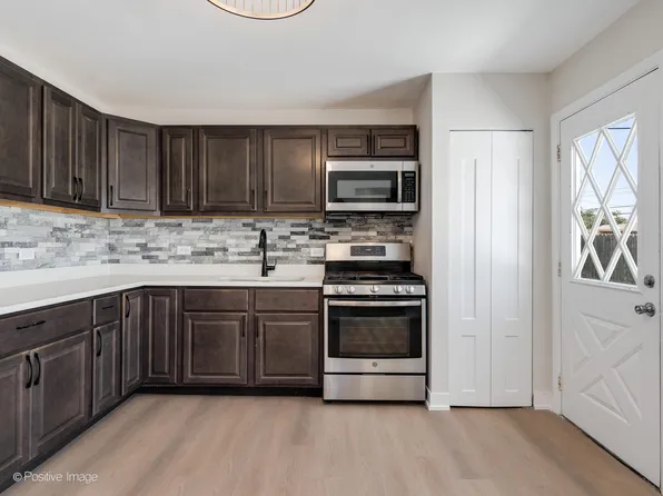 512 Glen Ave, Romeoville, IL 60446