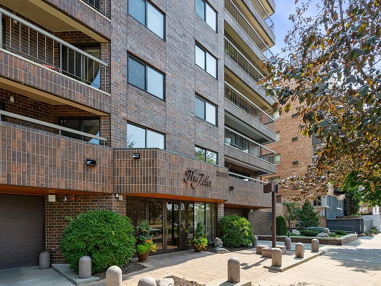 2885 Knox Ave S #502 — Photo 38