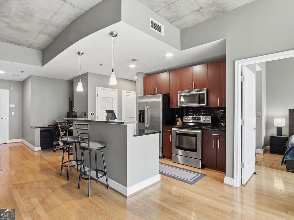 1st image of 950 W Peachtree St NW Unit 913