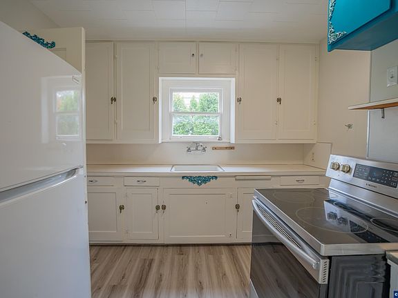 4th image of 399 S Main St