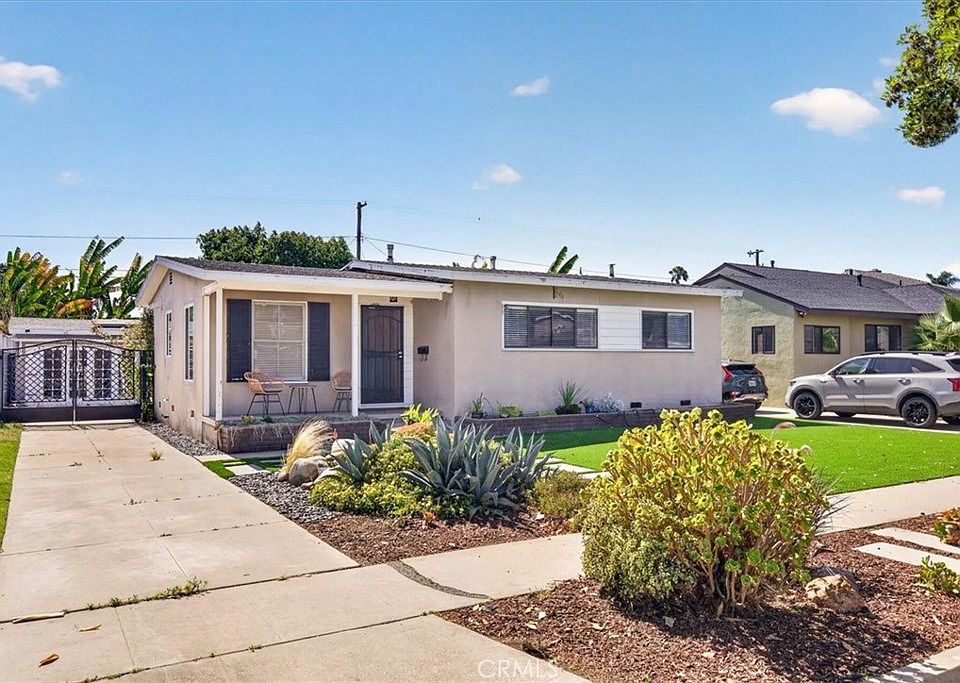 1st image of 2831 Stanbridge Ave