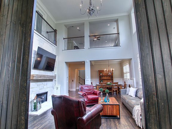 5th image of 2305 River Terrace Dr