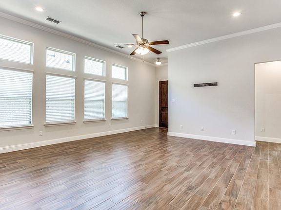 4th image of 908 10th St