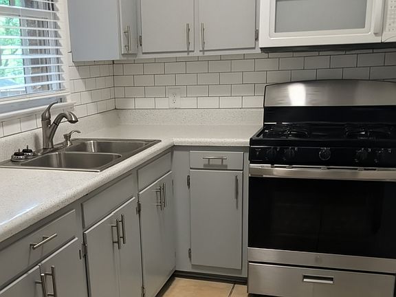 5th image of 207 Hudson St APT D