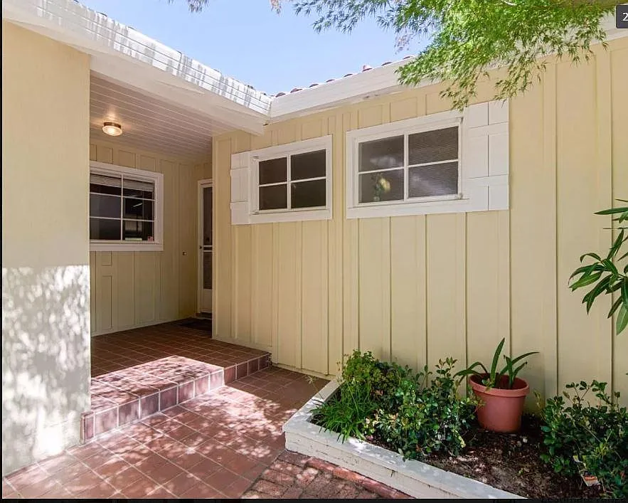 Building Photo - 1059 S Bernardo Ave