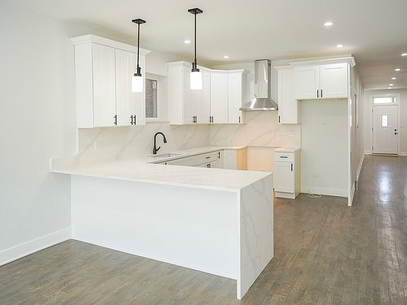 3rd image of 1132 N Lawndale Ave #2B